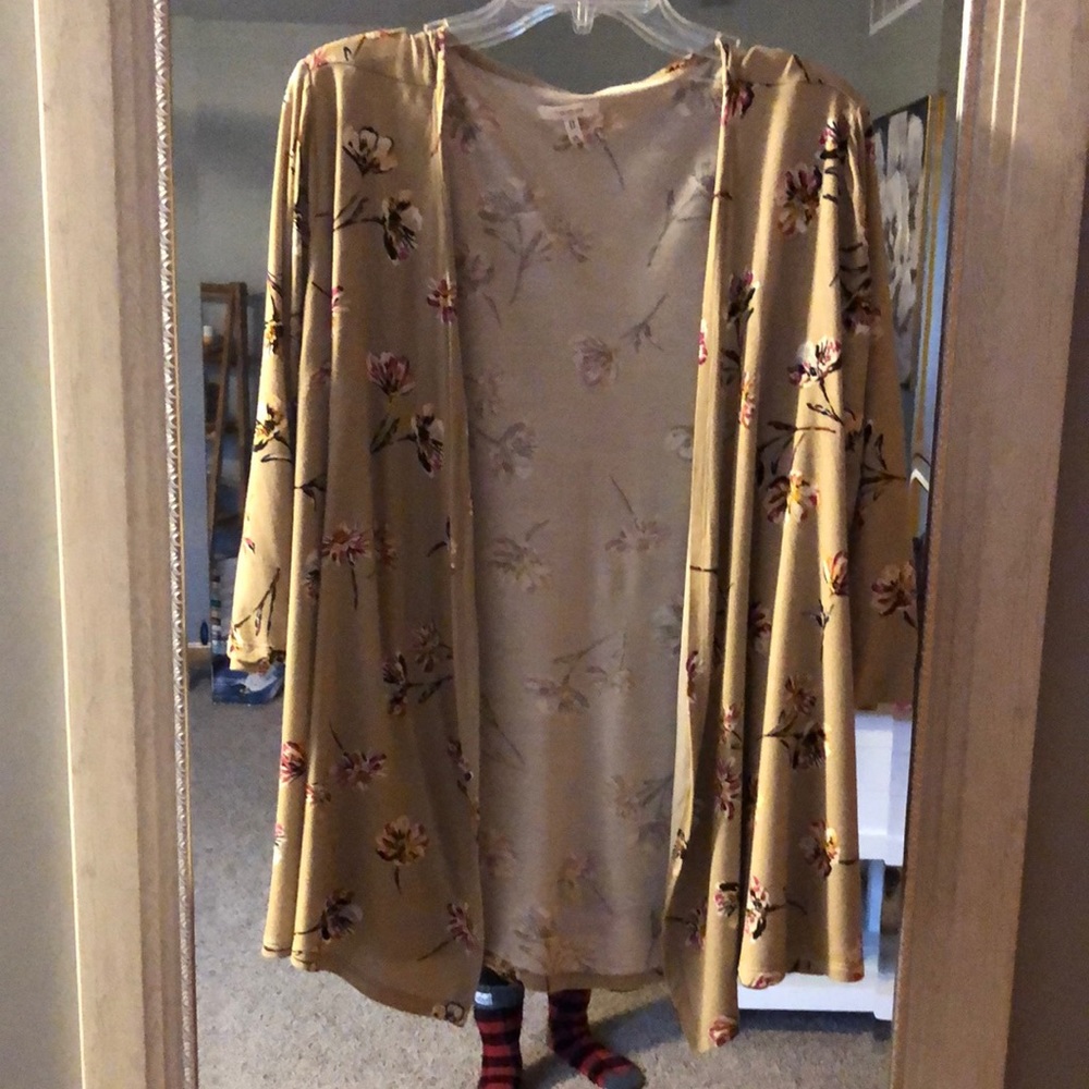 Maurice’s 3/4 length sleeve light weight cardigan